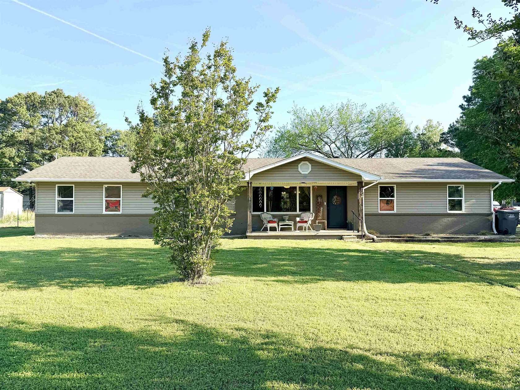 1.58 Acres of Land with Home for Sale in Jonesboro, Arkansas