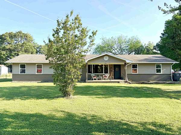 1.58 Acres of Land with Home for Sale in Jonesboro, Arkansas