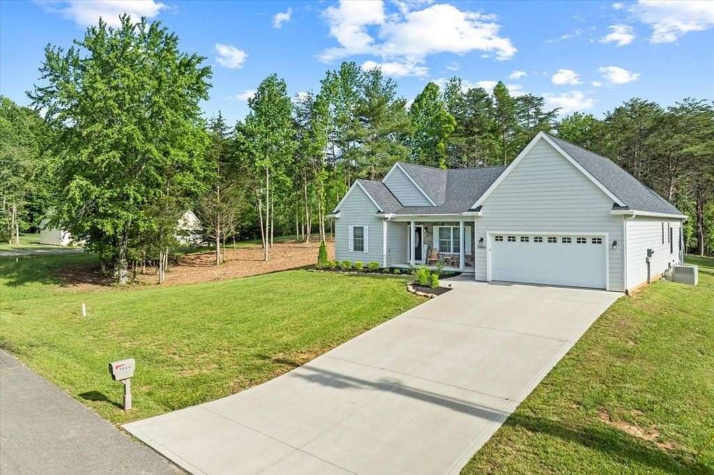 1.5 Acres of Land with Home for Sale in Cookeville, Tennessee