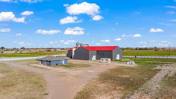 7 Acres of Improved Commercial Land for Sale in Levelland, Texas