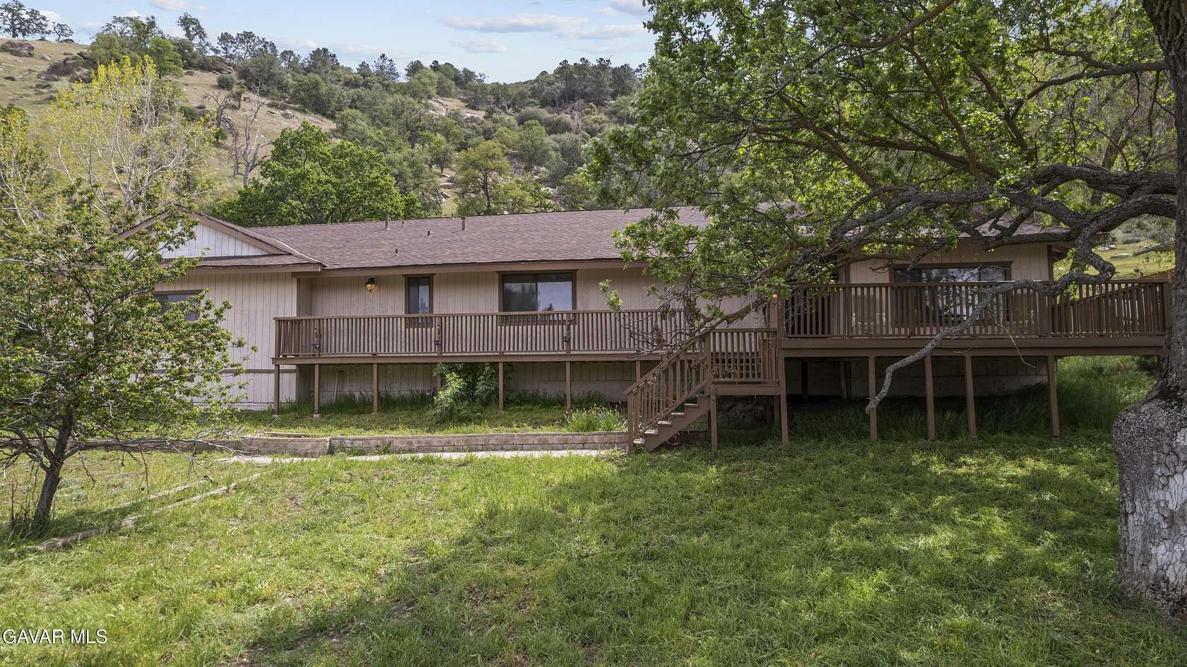 19.6 Acres of Land with Home for Sale in Tehachapi, California