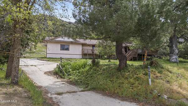 19.6 Acres of Land with Home for Sale in Tehachapi, California