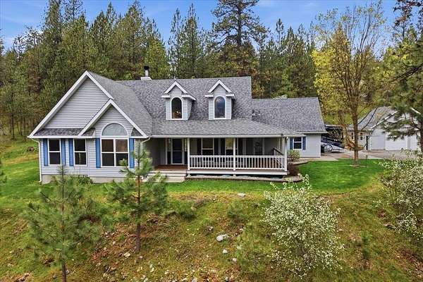 5 Acres of Land with Home for Sale in Greenacres, Washington