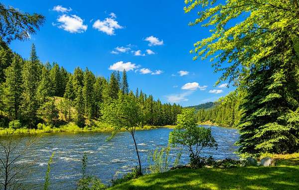 9 Acres of Land with Home for Sale in Kettle Falls, Washington