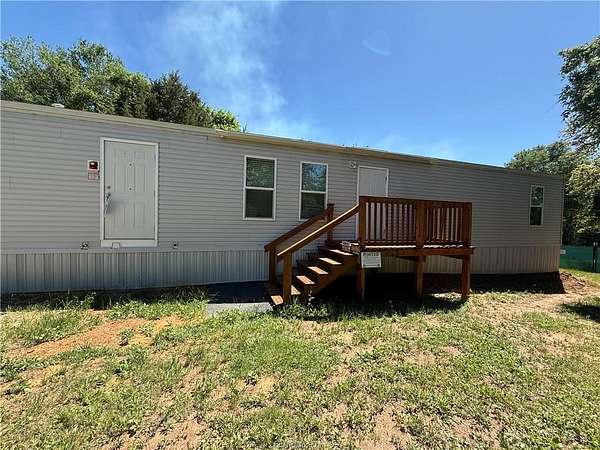 Land with Home for Lease in Hearne, Texas