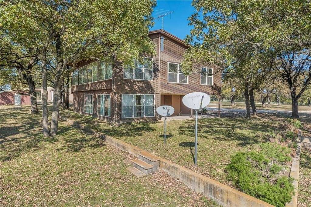 20 Acres of Land with Home for Lease in Hearne, Texas