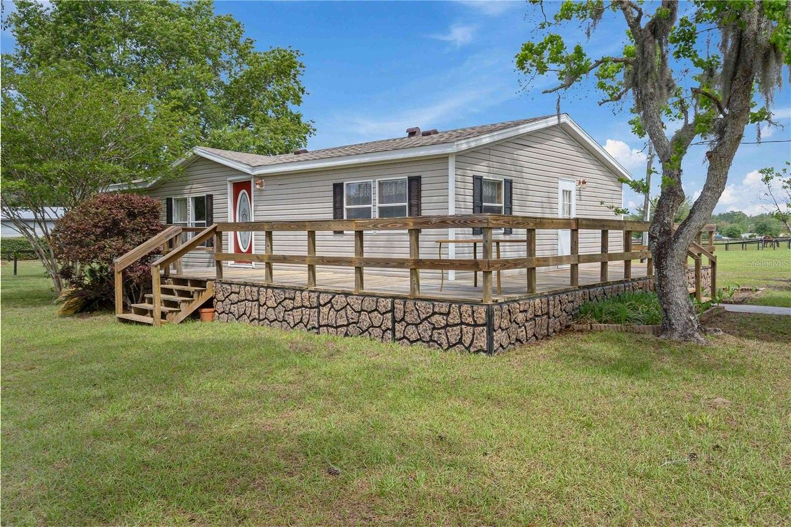 5.4 Acres of Land with Home for Sale in Morriston, Florida