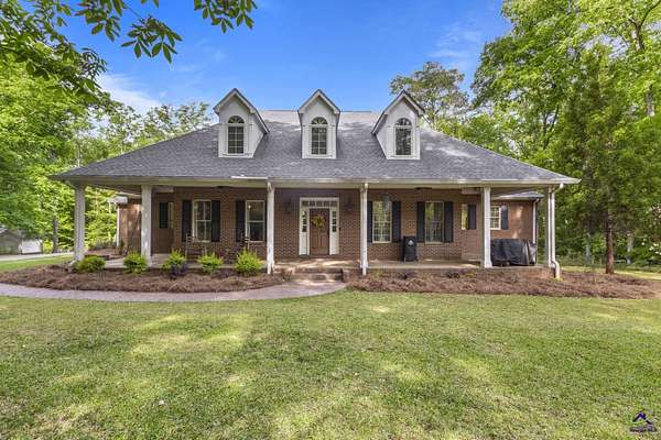 3.6 Acres of Land with Home for Sale in Hawkinsville, Georgia