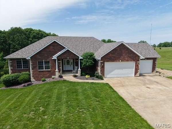 3.9 Acres of Land with Home for Sale in Quincy, Illinois
