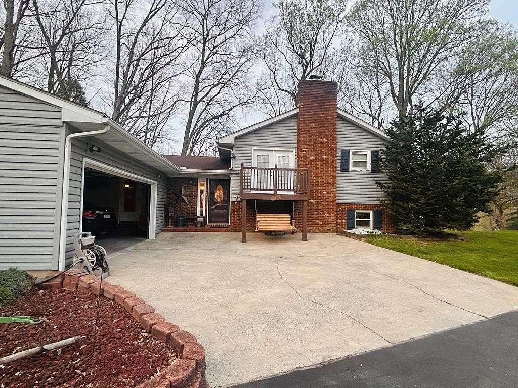 5.26 Acres of Land with Home for Sale in Fayetteville, West Virginia