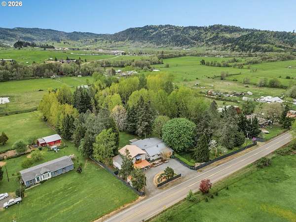 3.28 Acres of Land with Home for Sale in Roseburg, Oregon