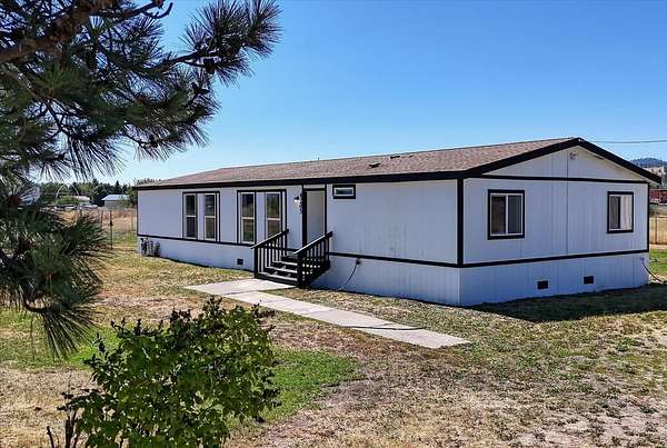 5 Acres of Land with Home for Sale in Otis Orchards, Washington