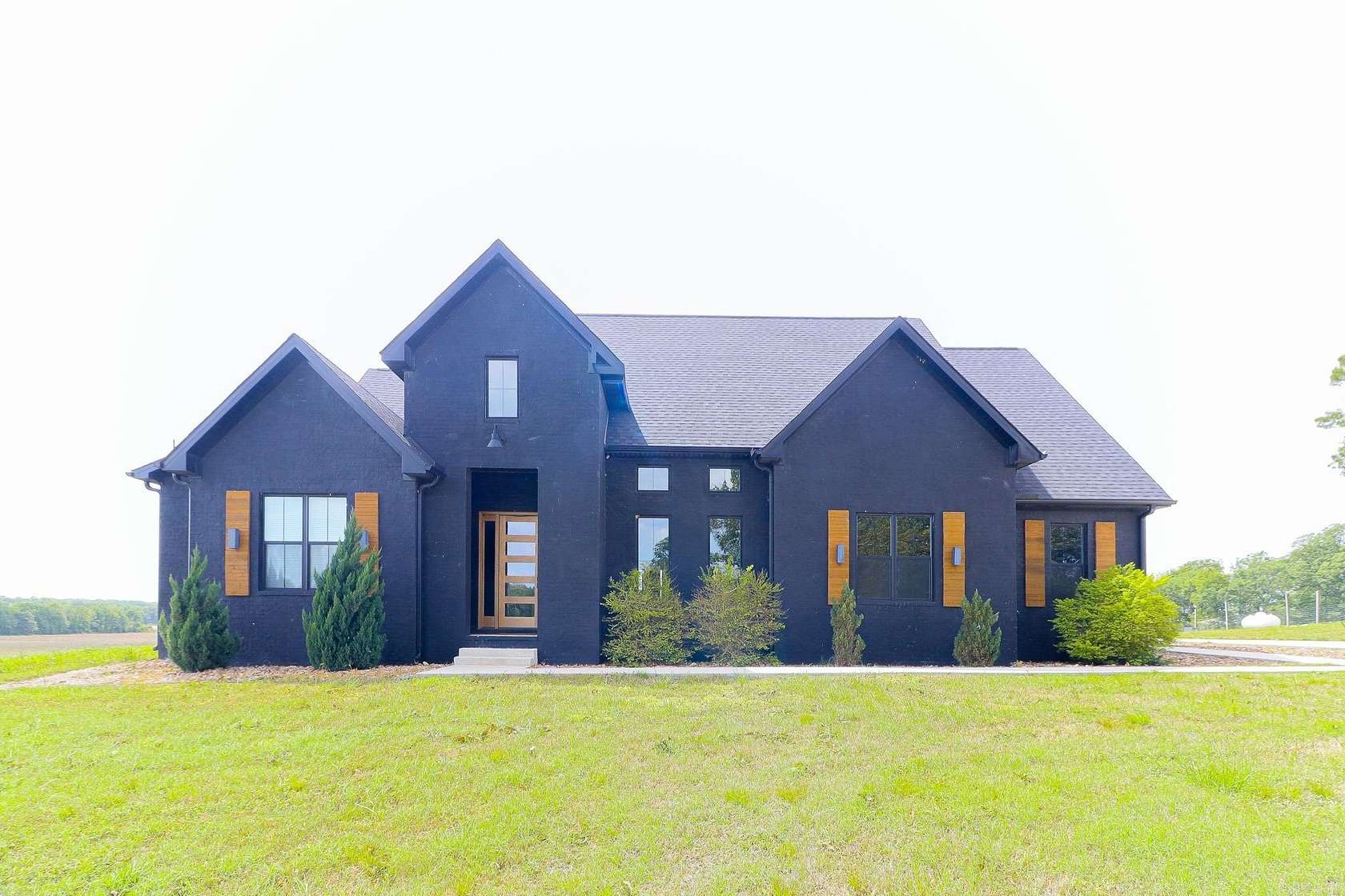 3 Acres of Land with Home for Sale in Jonesboro, Arkansas