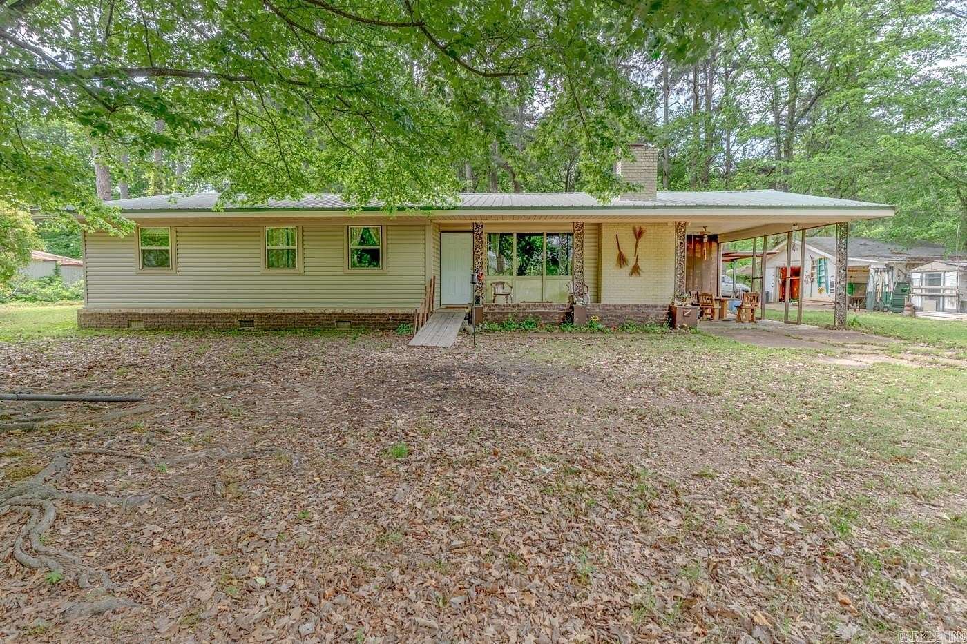 1.64 Acres of Land with Home for Sale in Augusta, Arkansas
