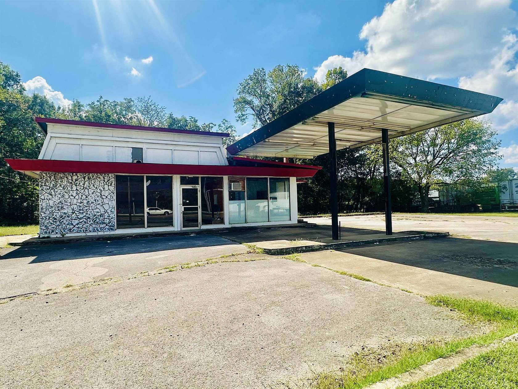 1.9 Acres of Commercial Land for Sale in Selmer, Tennessee