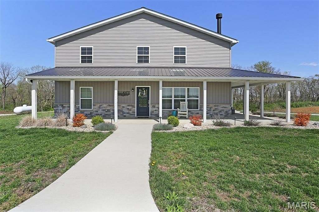 7 Acres of Land with Home for Sale in New Douglas, Illinois