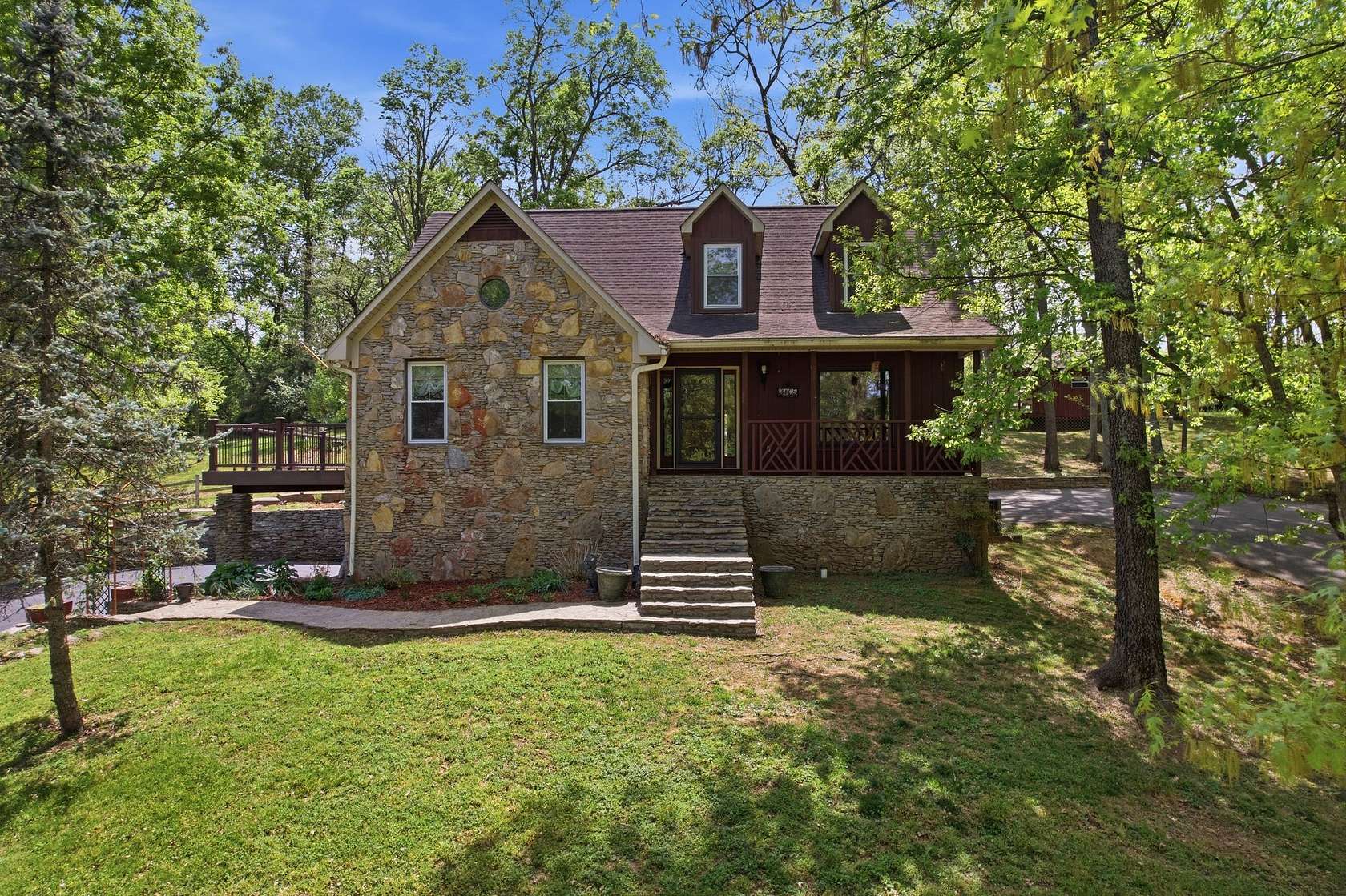 1.72 Acres of Land with Home for Sale in Columbia, Tennessee