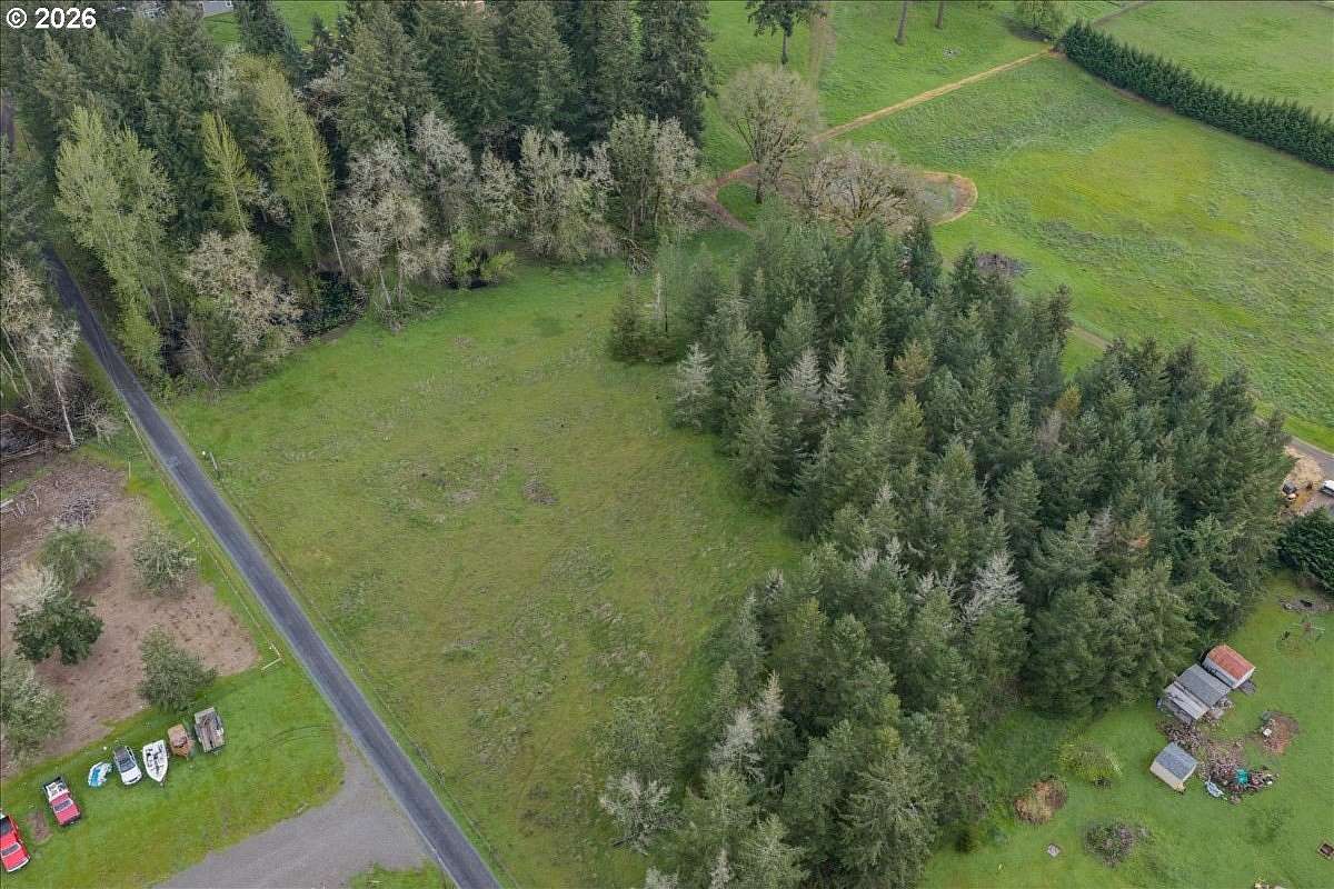 18 Acres of Land with Home for Sale in Crawfordsville, Oregon