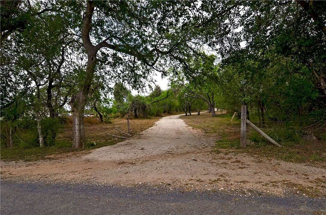14 Acres of Land for Sale in Floresville, Texas
