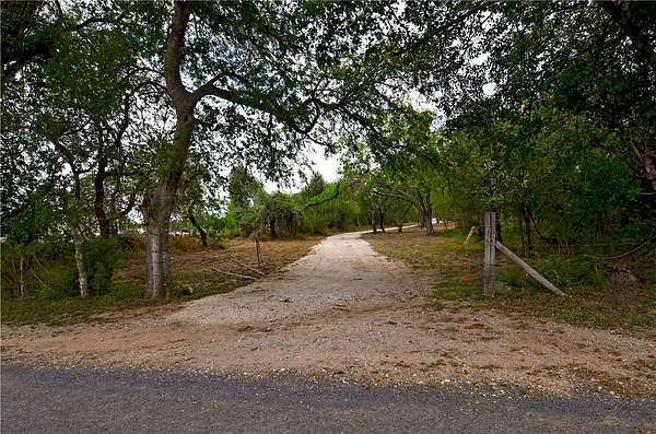 14 Acres of Land for Sale in Floresville, Texas