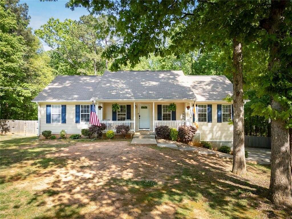 1.55 Acres of Land with Home for Sale in Locust Grove, Georgia