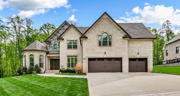 1.5 Acres of Land with Home for Sale in Clarksville, Tennessee