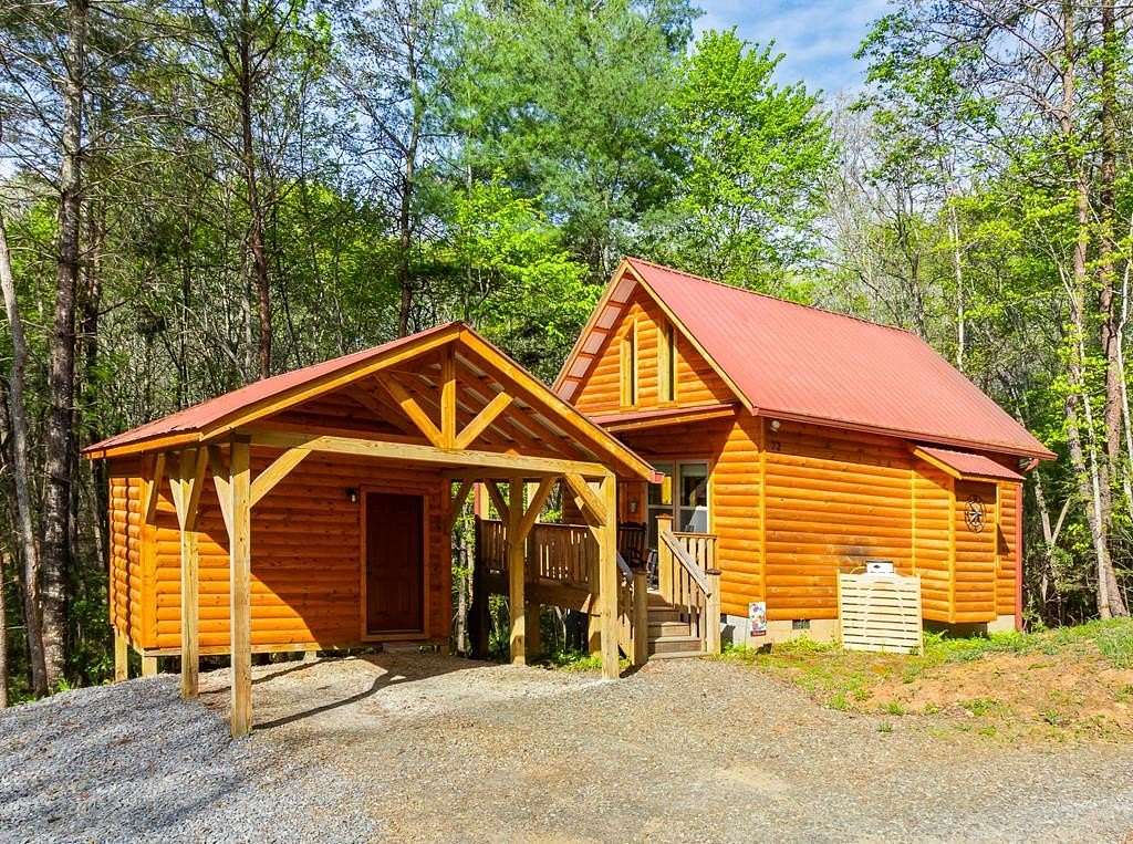 1.27 Acres of Land with Home for Sale in Murphy, North Carolina