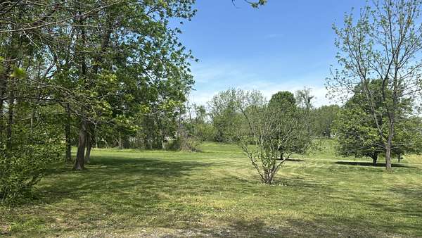 0.83 Acres of Mixed-Use Land for Sale in Lafayette, Tennessee