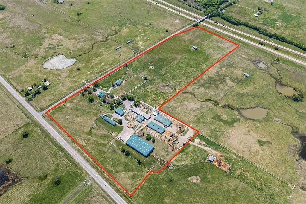 38.6 Acres of Agricultural Land with Home for Sale in Marietta, Oklahoma