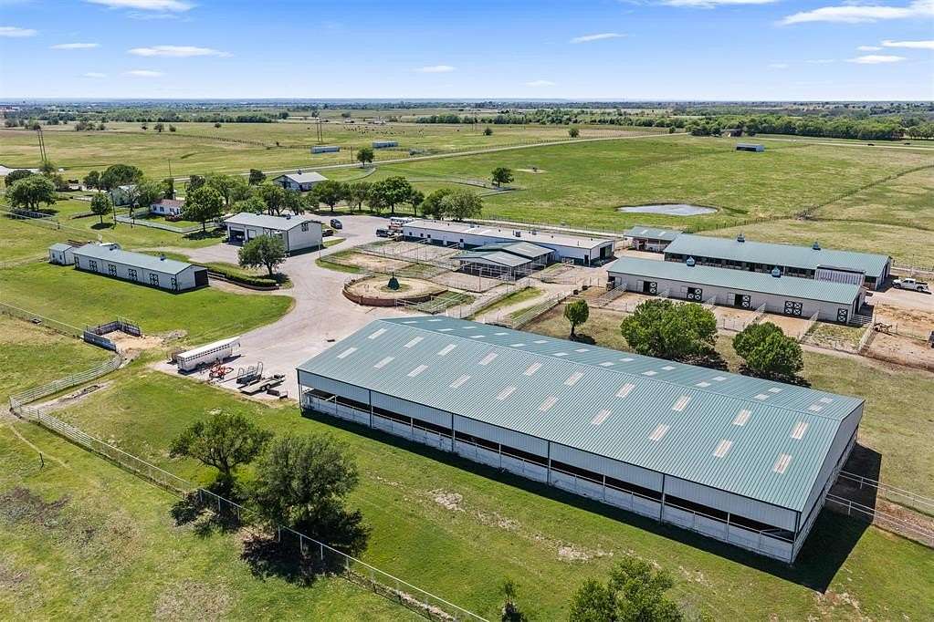 38.6 Acres of Agricultural Land with Home for Sale in Marietta, Oklahoma