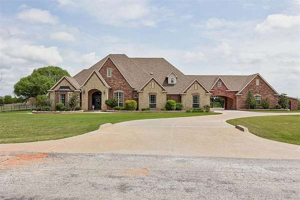 5.19 Acres of Land with Home for Sale in Norman, Oklahoma