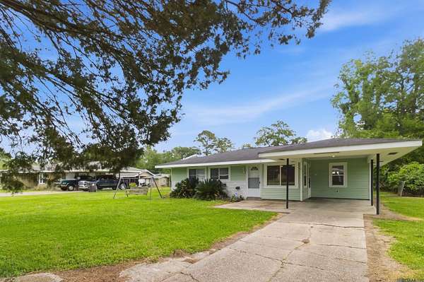 0.28 Acres of Land with Home for Sale in Donaldsonville, Louisiana