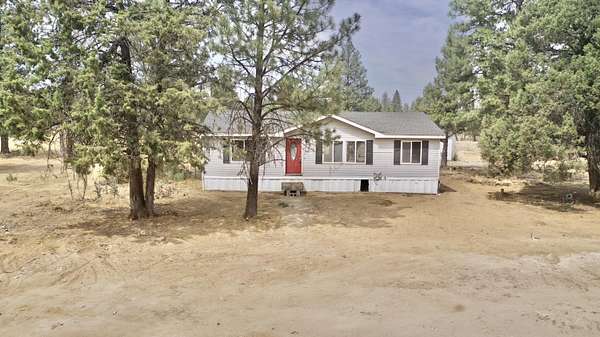 5 Acres of Land with Home for Sale in Chiloquin, Oregon