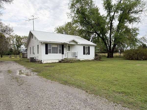 4.5 Acres of Land with Home for Sale in Columbus, Kansas