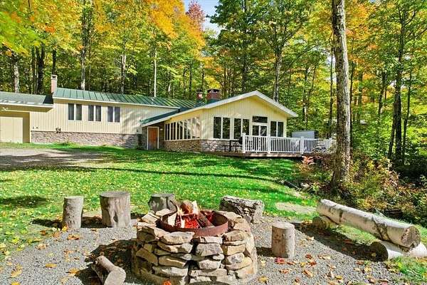 2.33 Acres of Land with Home for Sale in Winhall Town, Vermont