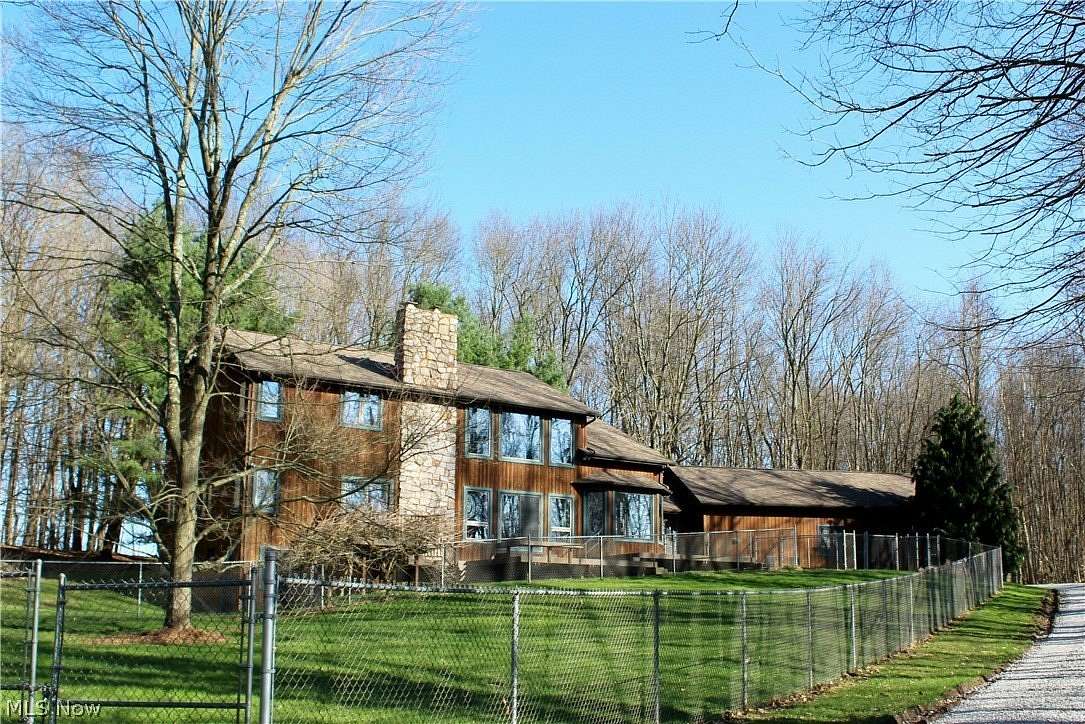 16.5 Acres of Land with Home for Sale in Leetonia, Ohio