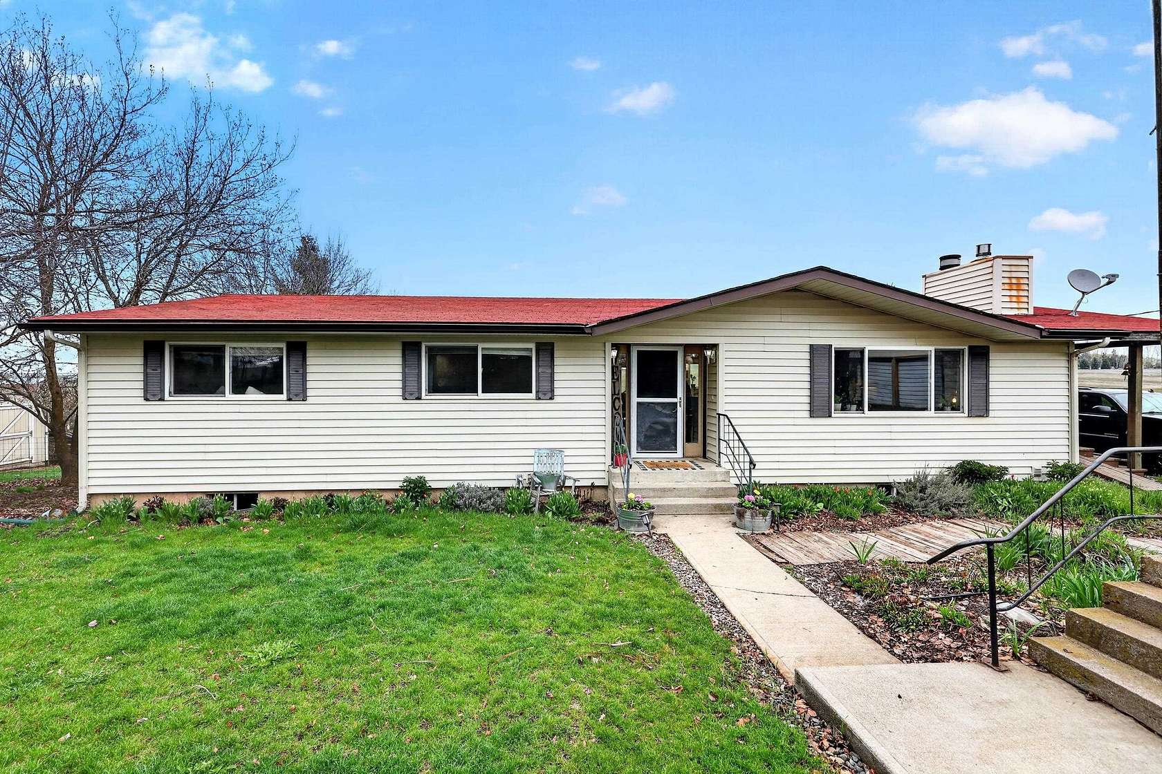 17 Acres of Land with Home for Sale in Davenport, Washington