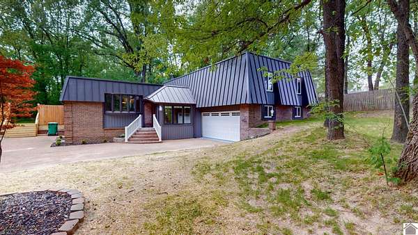 1.58 Acres of Land with Home for Sale in Paducah, Kentucky