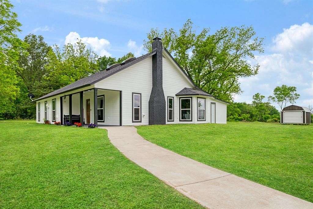 11.7 Acres of Improved Mixed-Use Land for Sale in Bogata, Texas