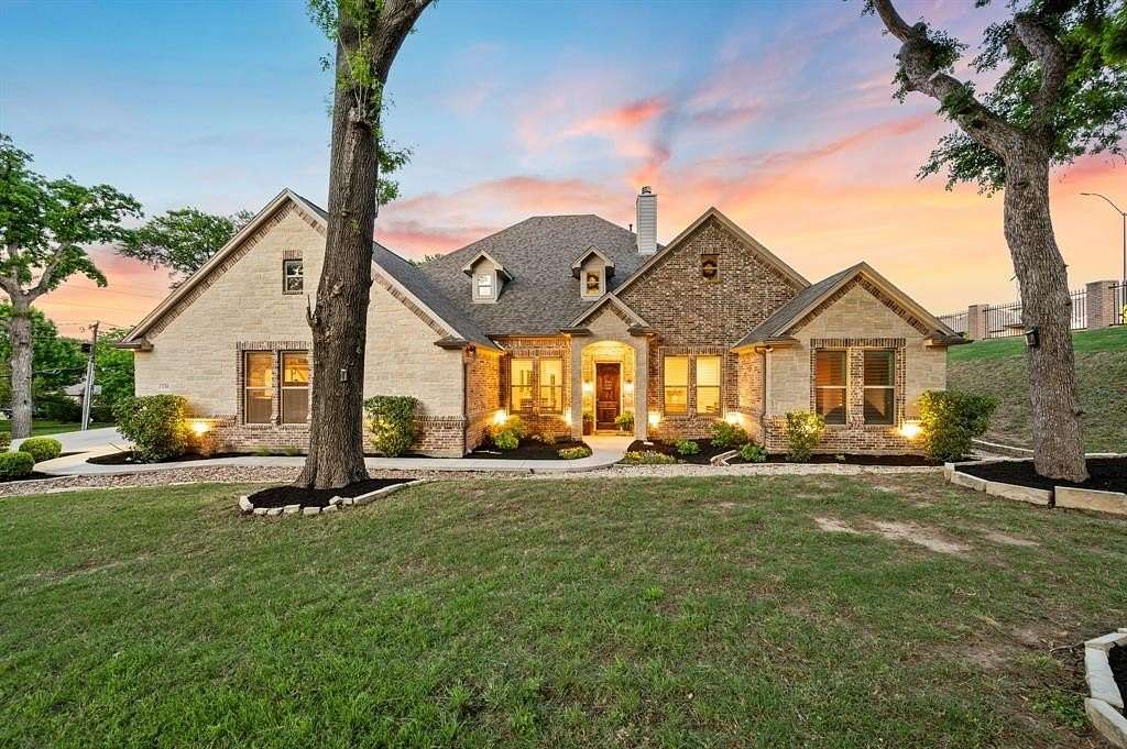 2.66 Acres of Land with Home for Sale in Fort Worth, Texas