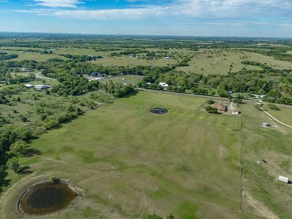 8 Acres of Land for Sale in Ennis, Texas