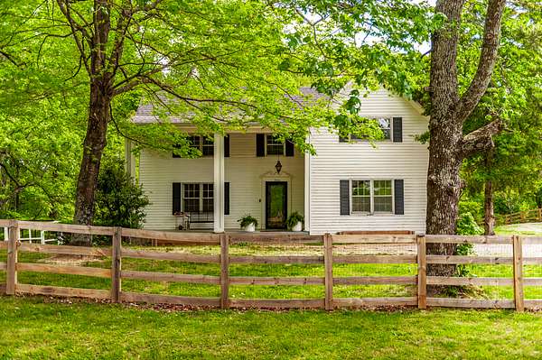 9.73 Acres of Land with Home for Sale in Columbia, Tennessee