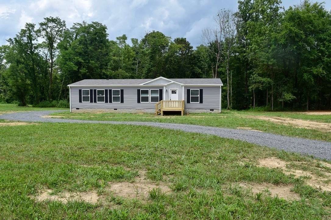 5 Acres of Land with Home for Sale in Westmoreland, Tennessee