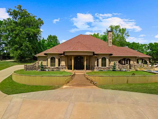 11.5 Acres of Recreational Land with Home for Sale in Gladewater, Texas