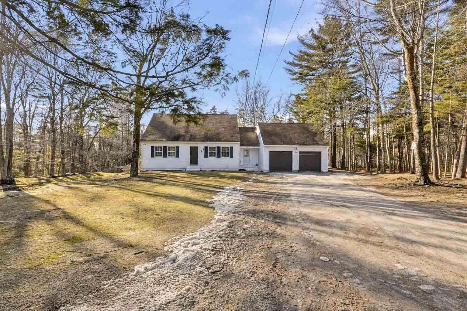 4.3 Acres of Land with Home for Sale in Harpswell Town, Maine