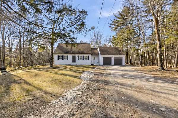 4.3 Acres of Land with Home for Sale in Harpswell Town, Maine
