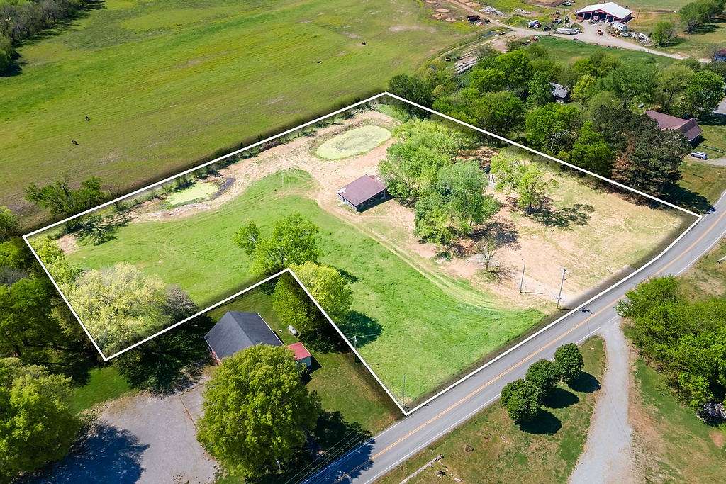 4 Acres of Residential Land for Sale in Cornersville, Tennessee