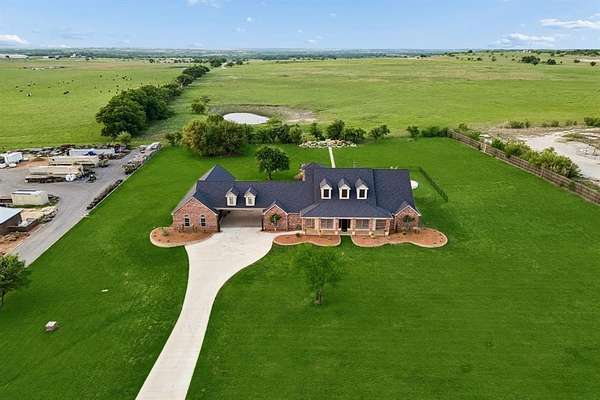 2.5 Acres of Land with Home for Sale in Fort Worth, Texas