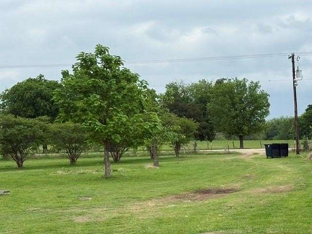 13 Acres of Land for Sale in Savoy, Texas