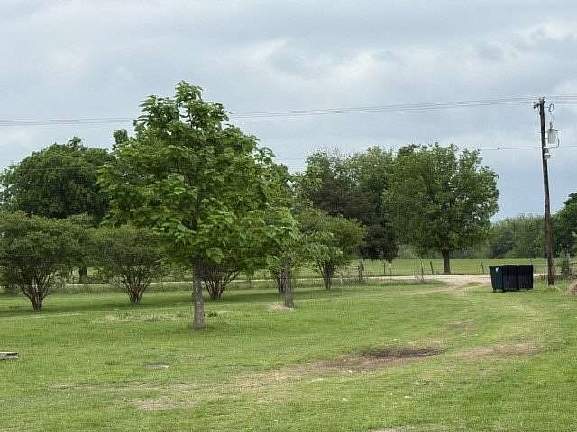 13 Acres of Land for Sale in Savoy, Texas
